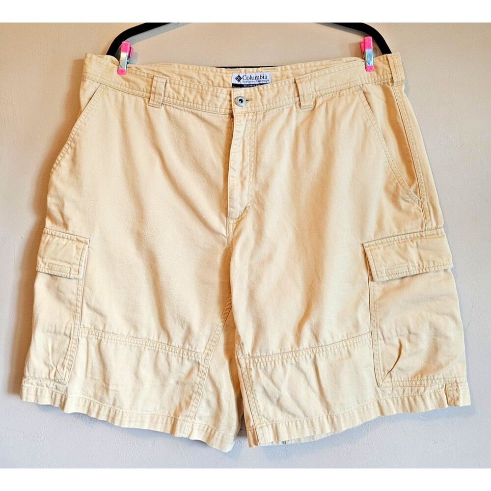 Columbia men’s tan/mustard cargo short size 38" x 21" zip fly flat cotton